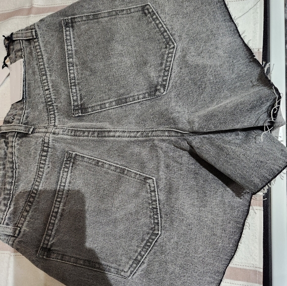 We Wore What Shorts, the boyfriend shorts - Picture 2 of 4